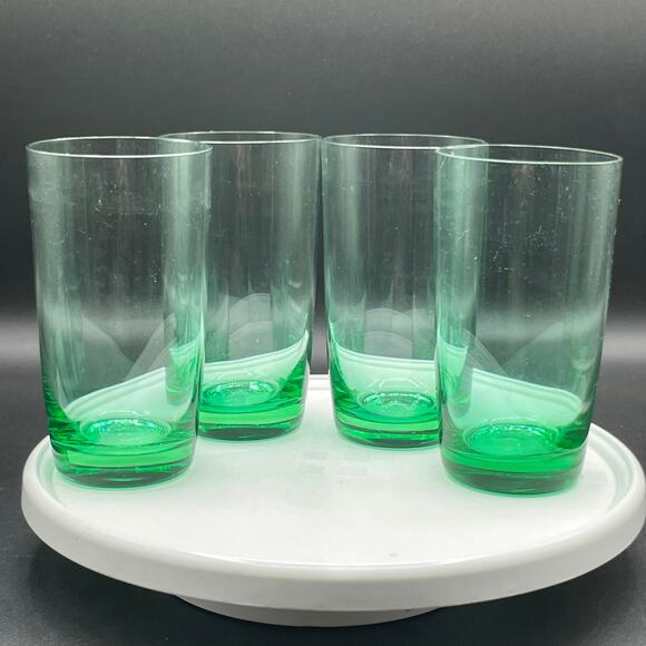 Vintage Bright Green Drinking Glasses Soviet Retro Tableware Set of 4 - Picture 1 of 3